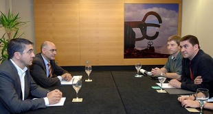 Reuni&oacute;n entre membros de Batasuna e do PSOE en 2006