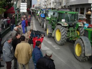 Imaxe dunha tractorada convocada polo SLG en 2005, en protesta polo aumento do prezo dos combust&iacute;beis