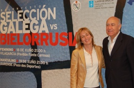 Marta Souto con Mart&iacute;n Mic&oacute; na presentaci&oacute;n dos partidos