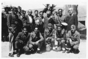 Imaxe da memoria: grupo de reclusos na colonia penitenciar&iacute;a da Illa de San Sim&oacute;n