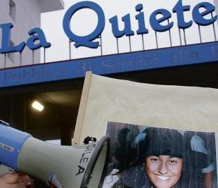 Mobilizaci&oacute;n de organizaci&oacute;ns contrarias &aacute; eutanasia, &aacute;s portas da cl&iacute;nica italiana na que faleceu Eluana Englaro