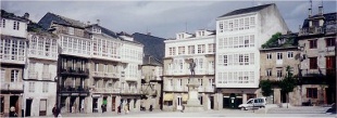 Unha imaxe da Praza Maior de Viveiro, por onde pasear&aacute;n Mam&aacute; e Pap&aacute; Noel