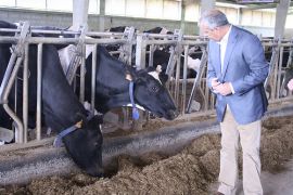Manuel V&aacute;zquez, visitando unha explotaci&oacute;n en Lal&iacute;n