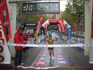 Ana Mar&iacute;a Ferrad&aacute;s, entrando na meta