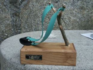 Un dos trofeos que levaron os mellor clasificados neste campionato, elaborado por artes&aacute;ns e xoieiros da vila