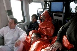 Os mari&ntilde;eiros do 'Rosamar' rescatados, catro de nacionalidade portuguesa e un indonesio