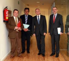 Na primeira xuntanza de traspaso de poderes: &aacute; esquerda da imaxe, Agust&iacute;n Hern&aacute;ndez, xunto a Pedro Puy, M&eacute;ndez Romeu e Gumersindo Guinarte