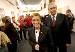 Dolores Villarino quedou f&oacute;ra das listas do PSdeG en Pontevedra. Na imaxe, con Touri&ntilde;o