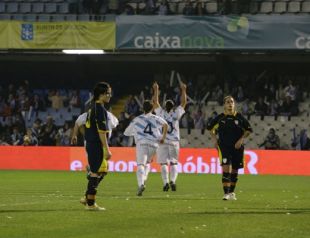 Mari Paz celebra o seu gol no partido do ano pasado