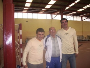 O m&iacute;tico Calvete da LNB con dous dos membros da Conferencia Sur na s&uacute;a estrea