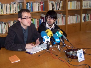 Carlos Call&oacute;n e Fran Rei durante a conferencia de prensa