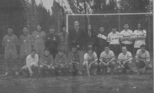 Fotograf&iacute;a do primeiro equipo da historia. David Rodeiro &eacute; o primeiro, abaixo pola esquerda