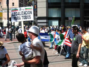 Manifestaci&oacute;n pola  legalizaci&oacute;n da inmigraci&oacute;n / Flickr: bradlindert
