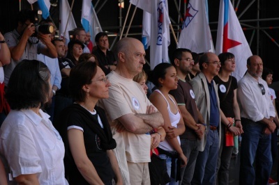 Imaxe dos respons&aacute;beis pol&iacute;ticos do BNG situados no palco