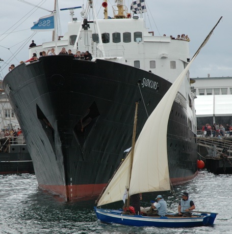 Bote de carril na proa de barco noruegu&eacute;s