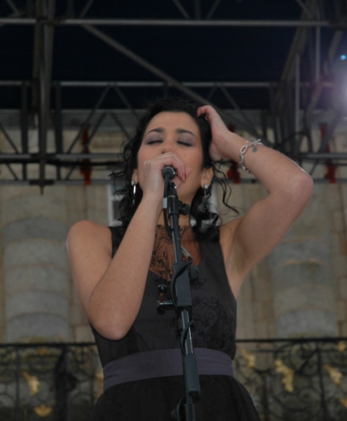 Para rematar o acto, a cantante do Incio, Luc&iacute;a P&eacute;rez, interpretou o himno