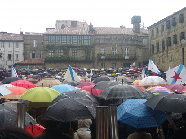 Manifestaci&oacute;n polo dereito a vivirmos en galego