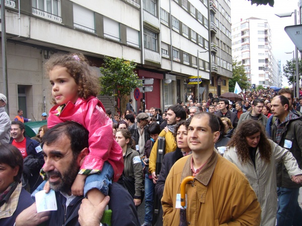Manifestaci&oacute;n polo dereito a vivirmos en galego