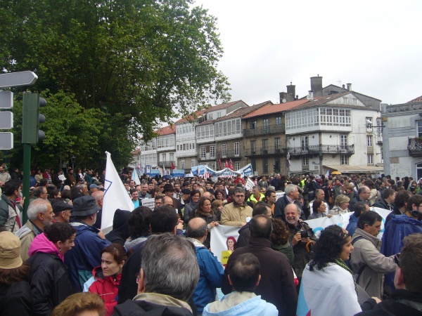 Manifestaci&oacute;n polo dereito a vivirmos en galego